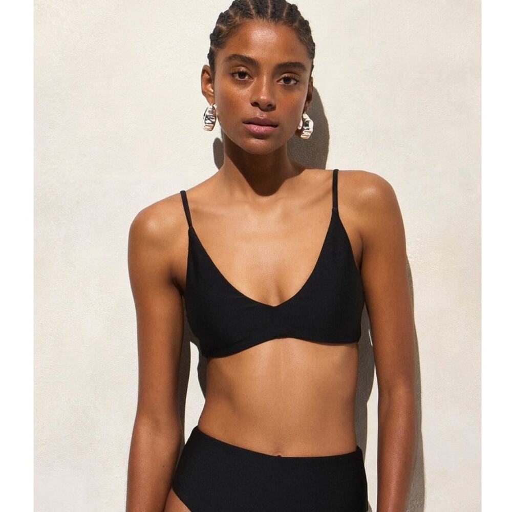 J.Crew Classic Sculpt Lana Bikini Top SZ M Black V-Neck Removable Pad Adjustable